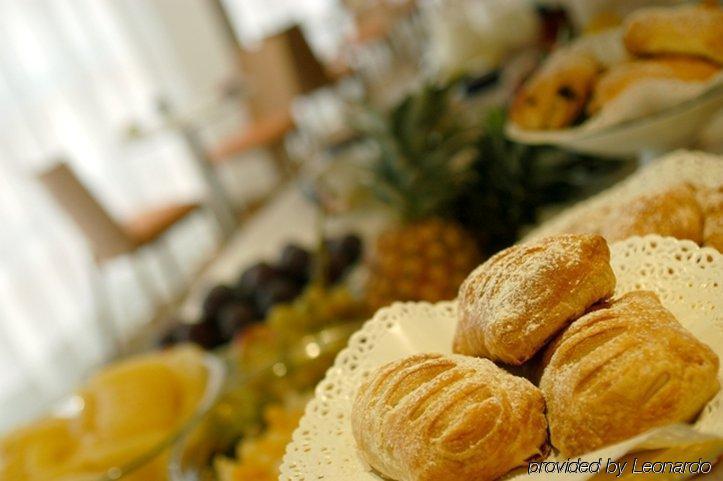 Holiday Inn Express Alcobendas By Ihg Restaurant bilde